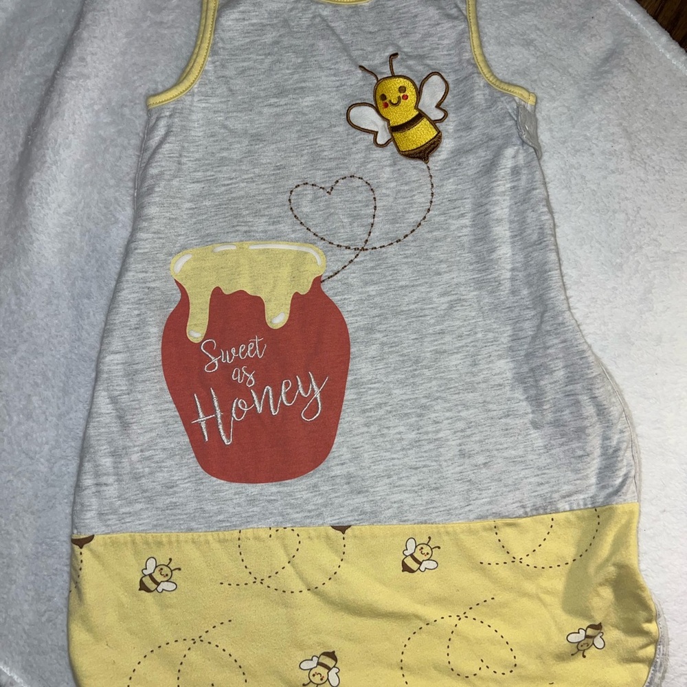 🩷5/$25 sweet as Honey Baby Sleep Sack 0-6 Mm
